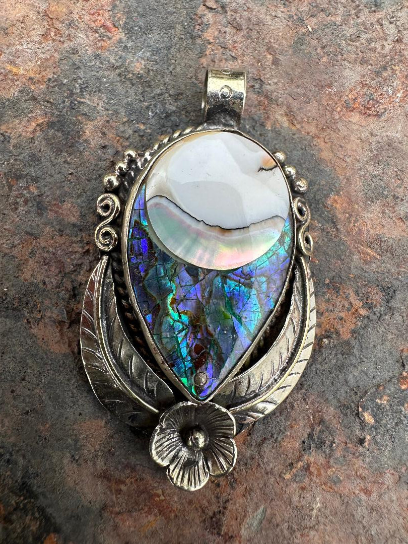 62x35 mm Abalone/ Mother of Pearl Tibetan Pendant Purple