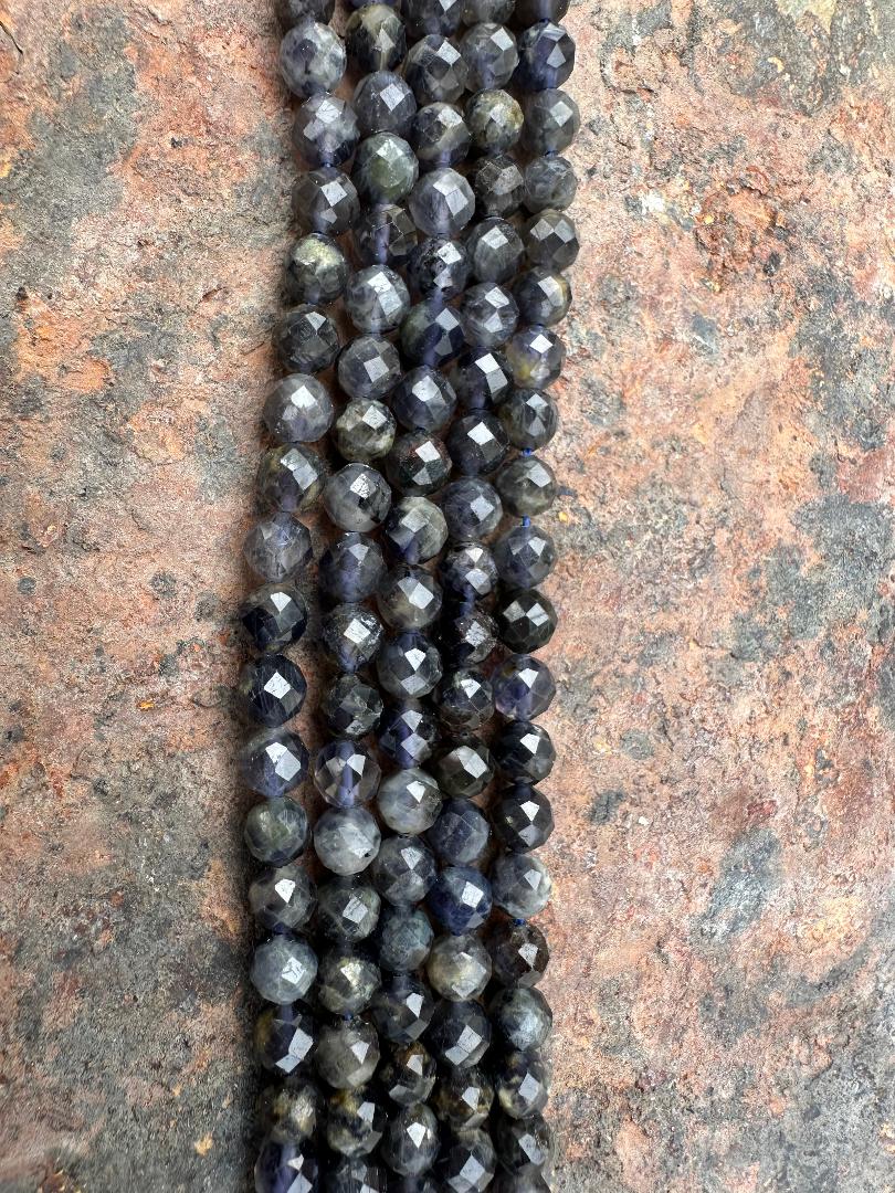 7 mm Faceted Iolite