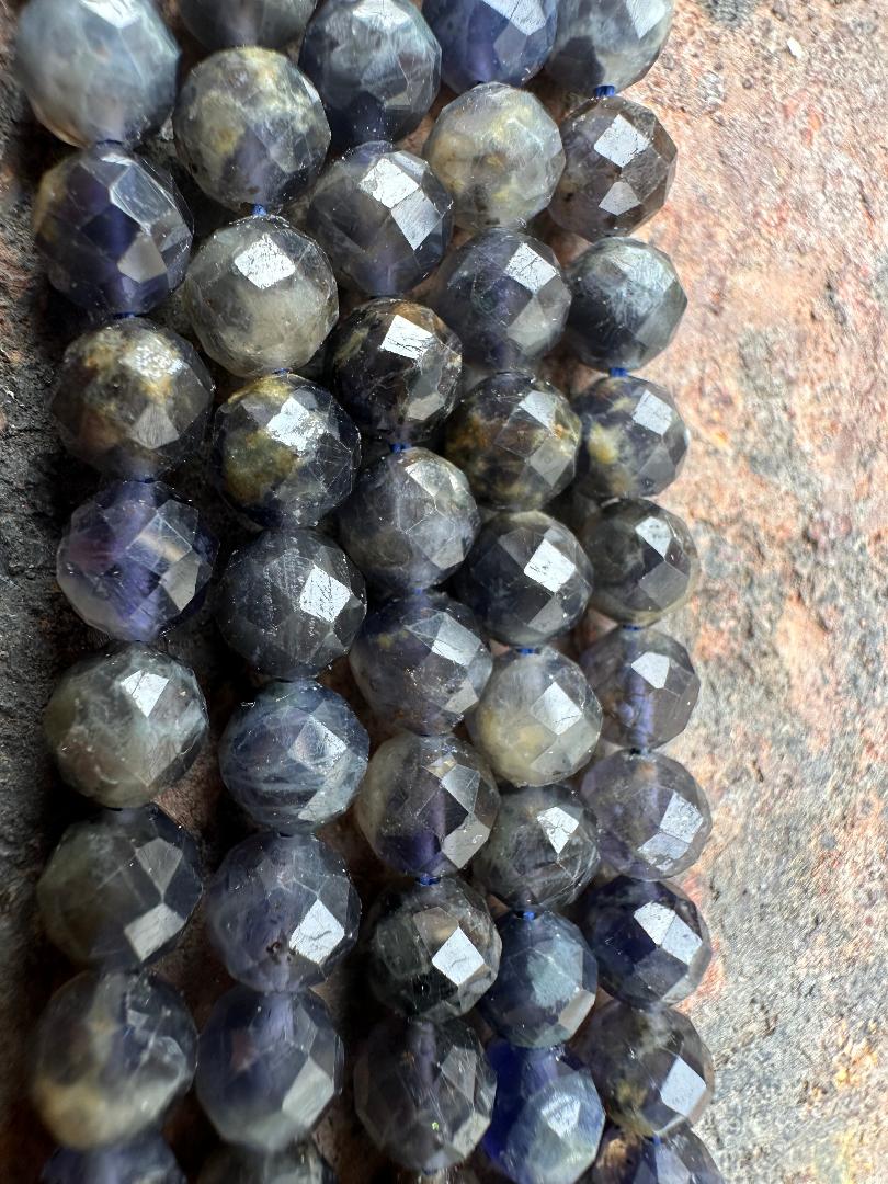 7 mm Faceted Iolite